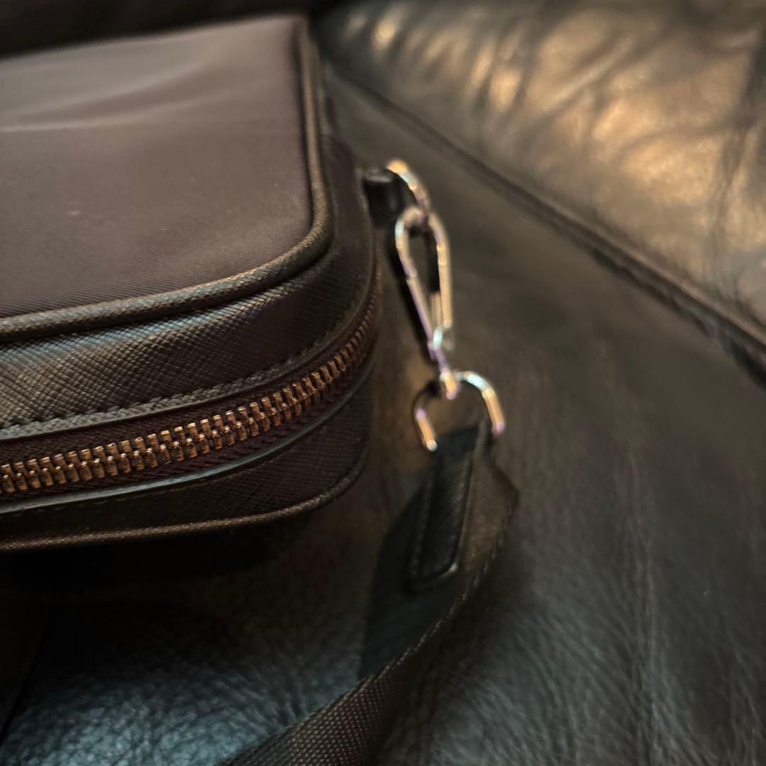 美品　PRADA ブラック ビジネスバッグ