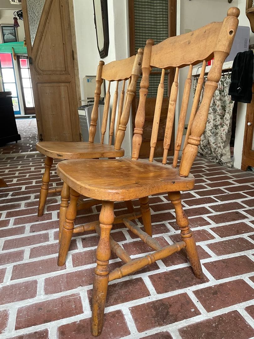 木製スピンドルバックチェア2脚セット