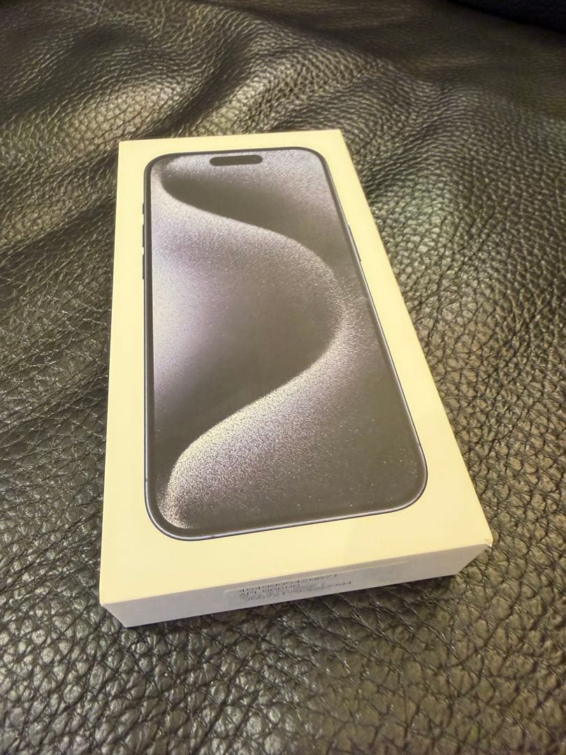 Apple iPhone15Pro ブラックチタニウム本体