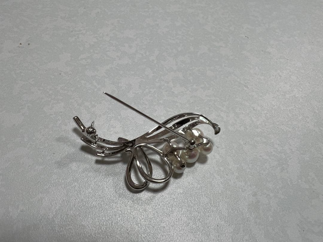 シルバー パール ブローチ 専用ケース付き　コサージュ風