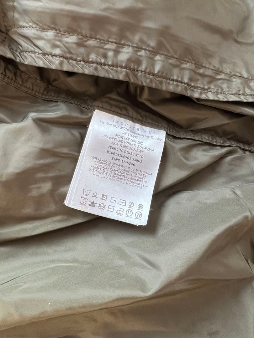 MONCLER フード付きナイロンジャケット オリーブ　サイズ2