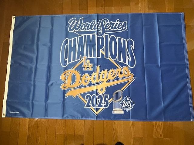 大谷翔平ドジャースWS2025優勝記念ロッカーROOM球団公認フラッグUS限定