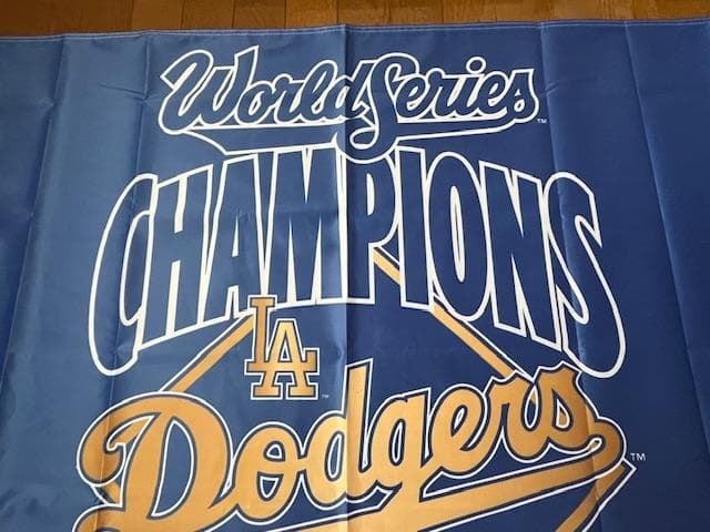 大谷翔平ドジャースWS2025優勝記念ロッカーROOM球団公認フラッグUS限定
