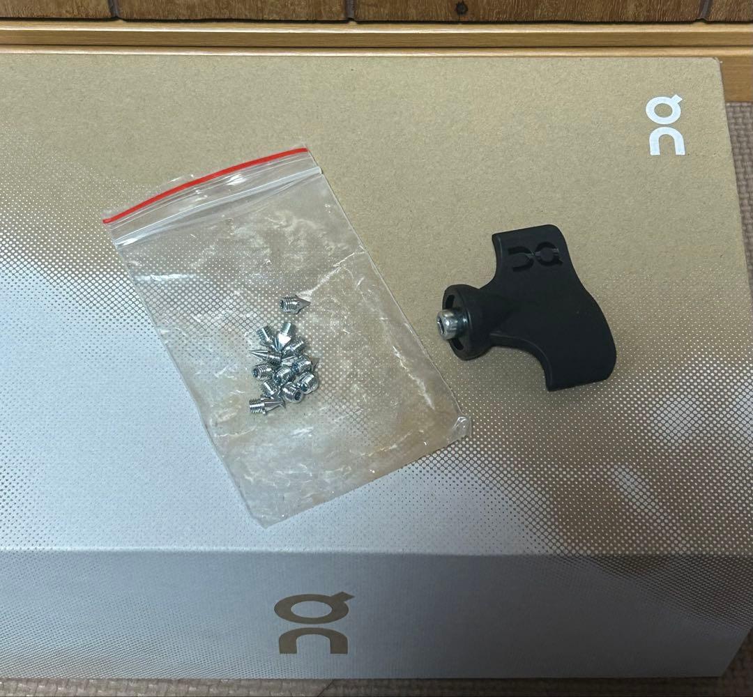 オン クラウドスパイクシティウス2 24.5cm