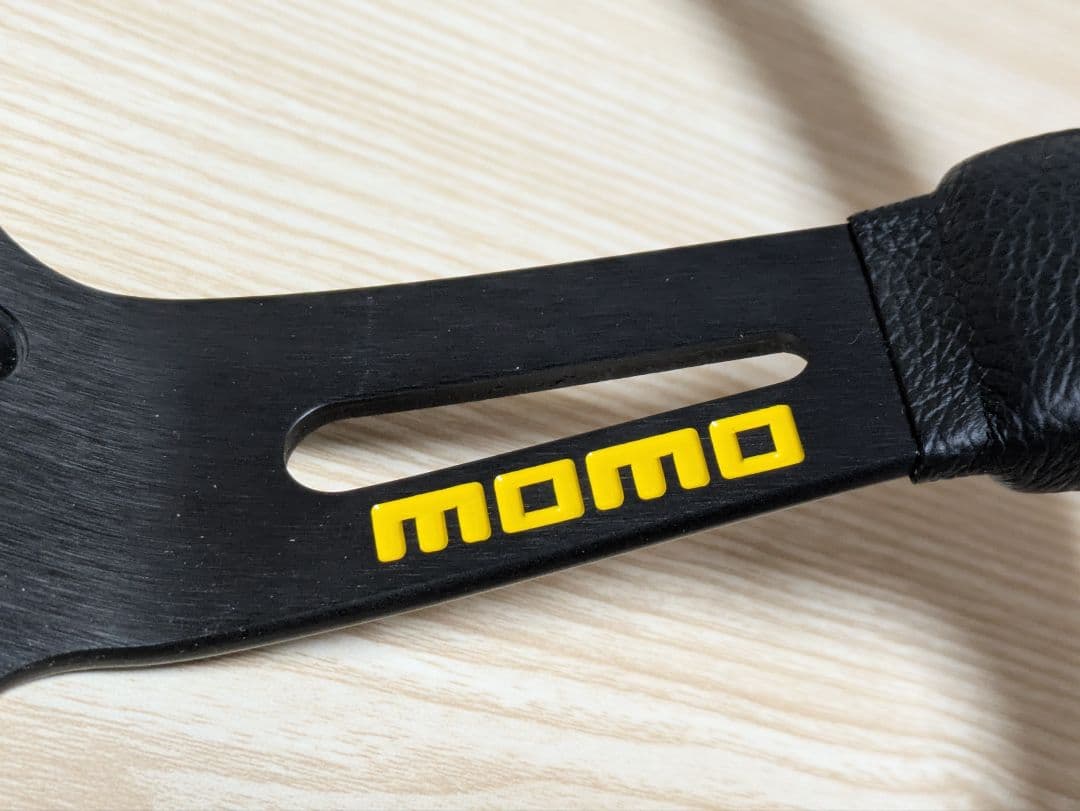 モモ MOMO ステアリング MOD.08 350mm M-58