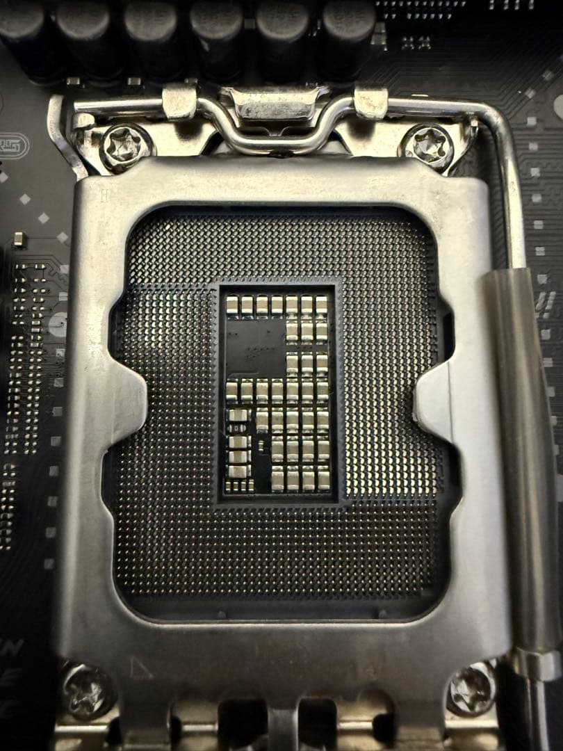 ROG STRIX Z790-F GAMING WIFI マザーボード