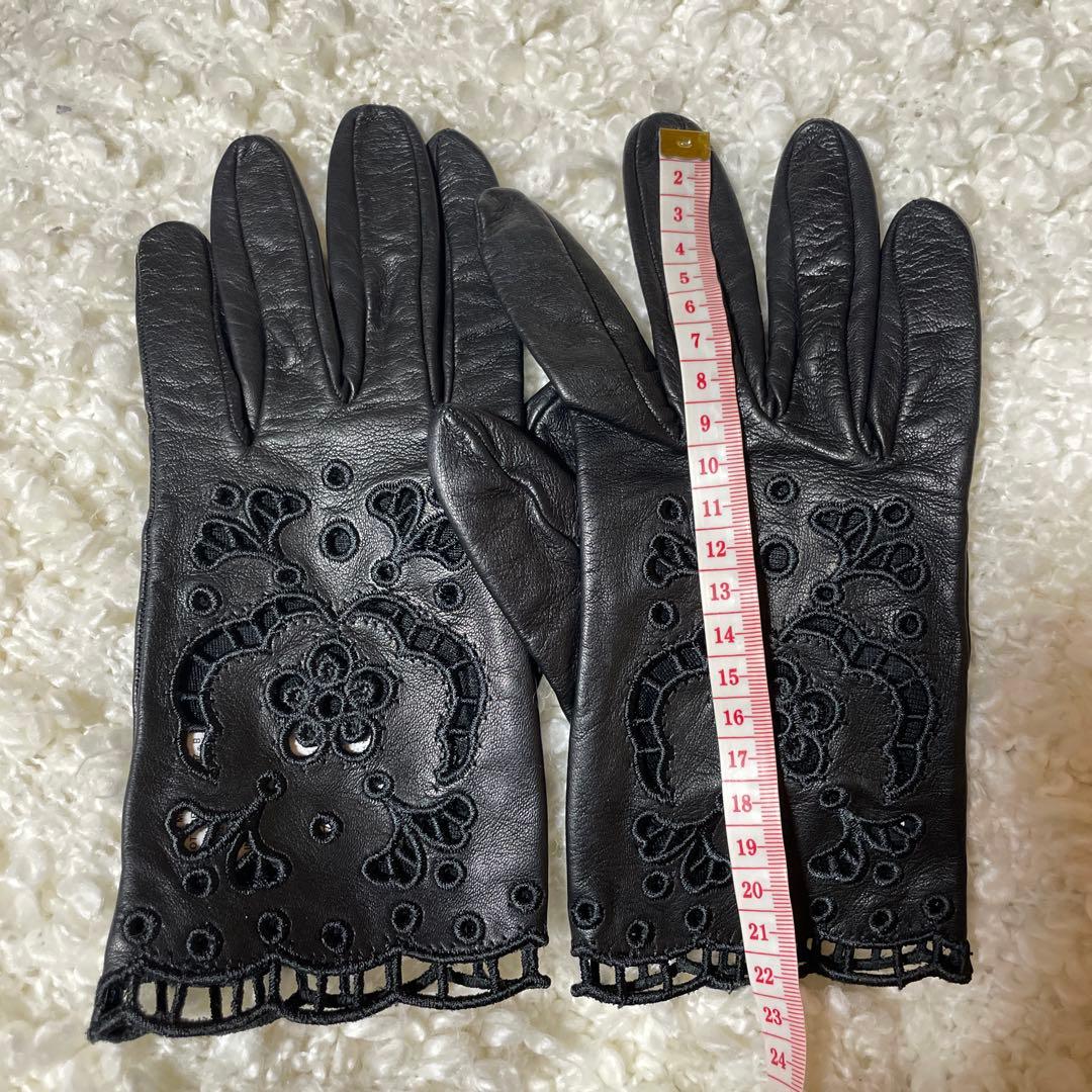 Dolce&Gabbana黒のレザー刺繍　カットレースグローブ