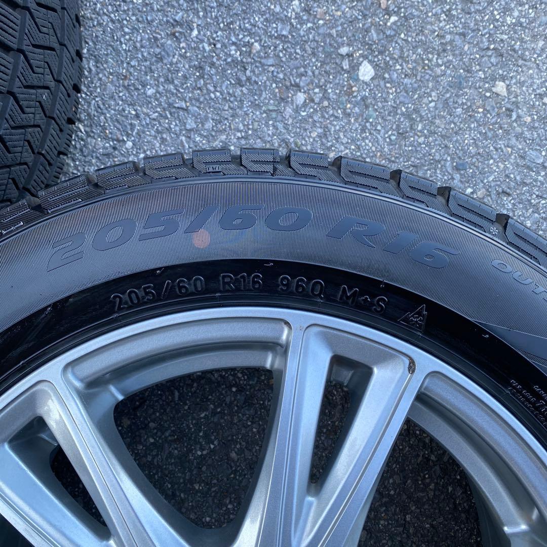 中古溝ありピレリスタッドレスセット90系ノア、ヴォクシー205/60R16