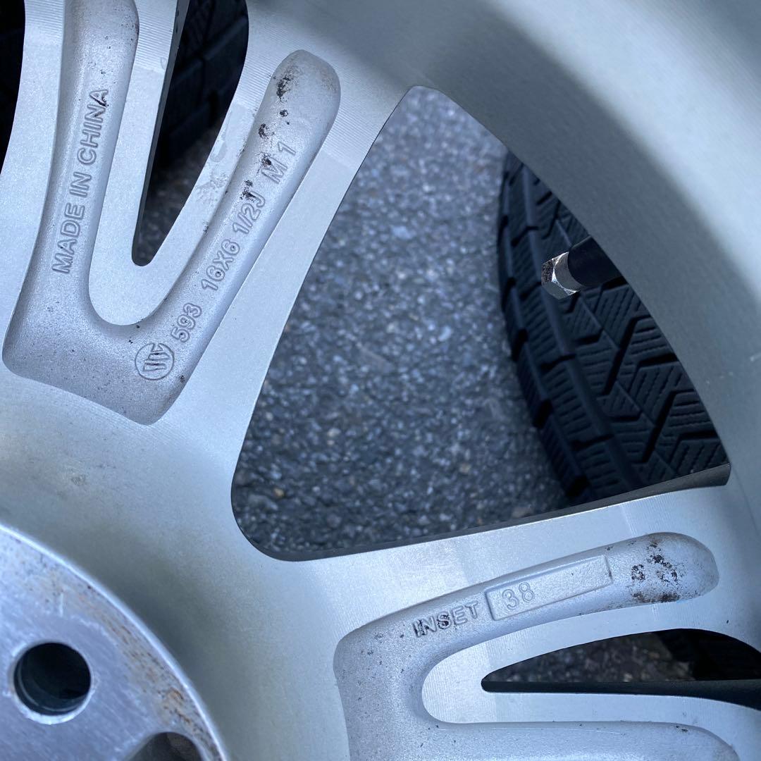 中古溝ありピレリスタッドレスセット90系ノア、ヴォクシー205/60R16