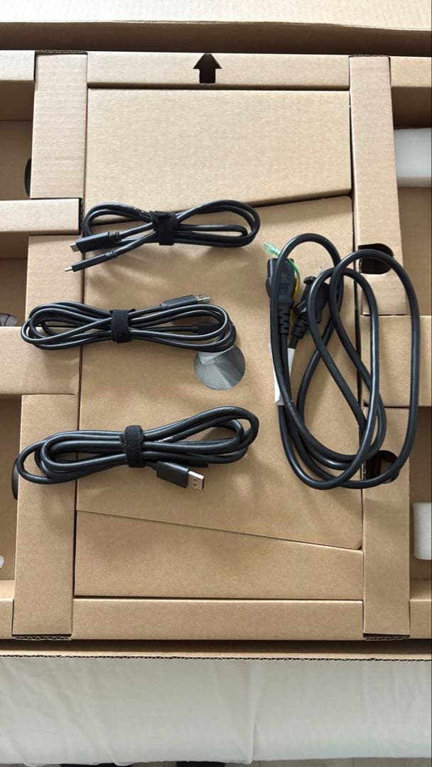 美品 外箱含め付属品全てあり デル DELL P3222QE 32インチ 4K