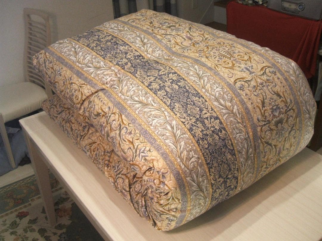 2点ペア特別価格！新品＊ロイヤル＊フランス９３％＊増量１，３キロ＊羽毛布団Ｓ