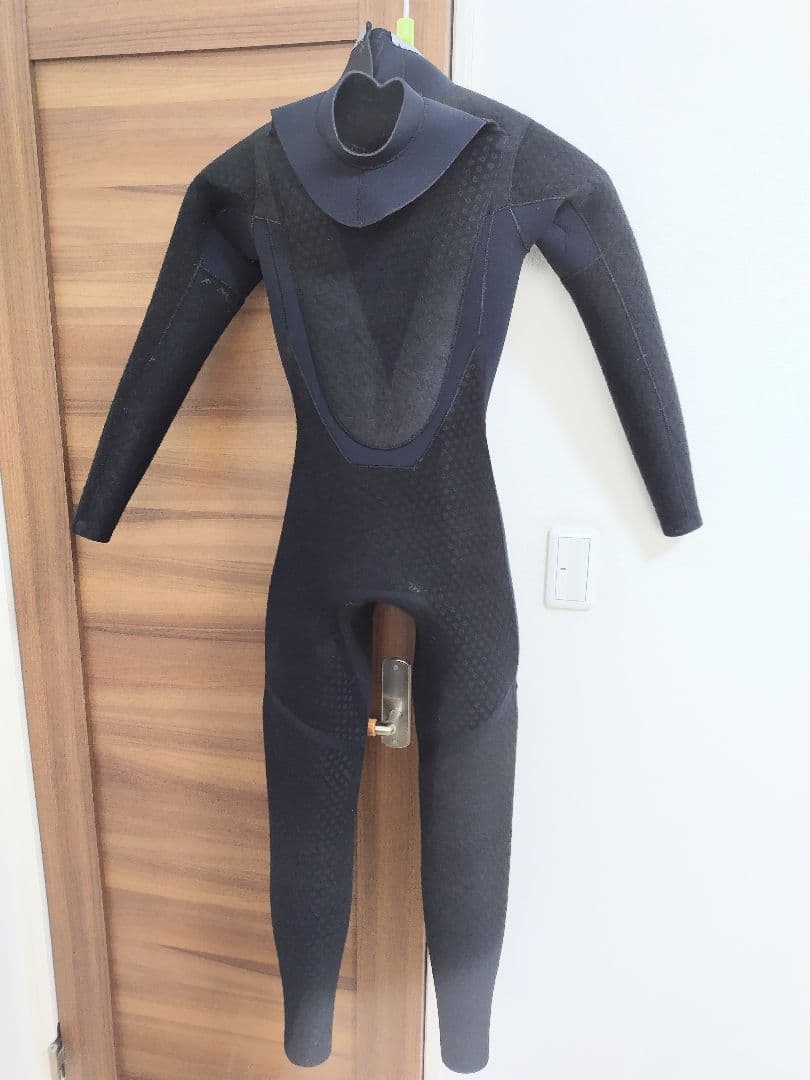 新品送料無料！Billabong レディースセミドライウェットスーツ