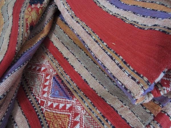 ★ラオスの刺繍布　70～80年前の古布　10　浮き織り　絣　アンティーク