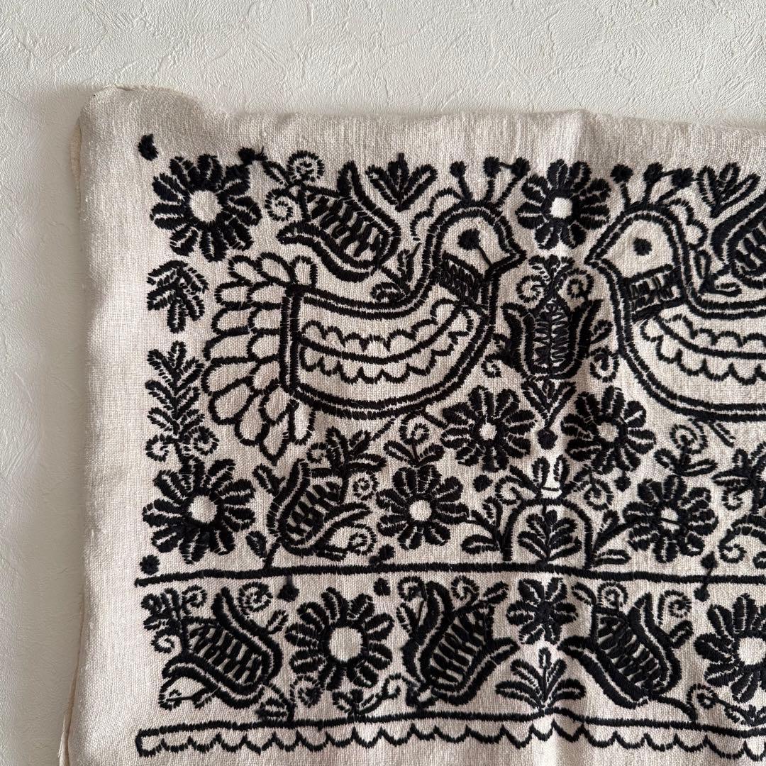 イーラーショシュ　手刺繍　鳥　植物　ピロケース