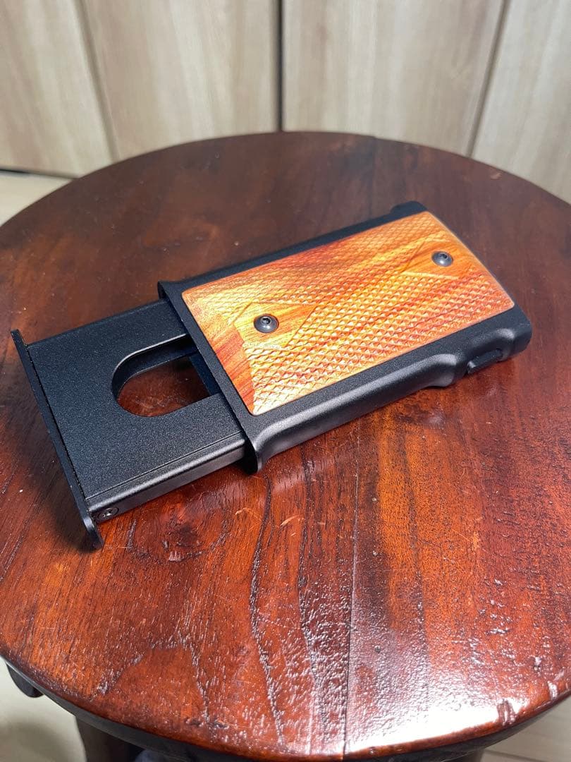 LMC コルト M1911A1風 名刺入れ／ウォールナットグリップ 黒