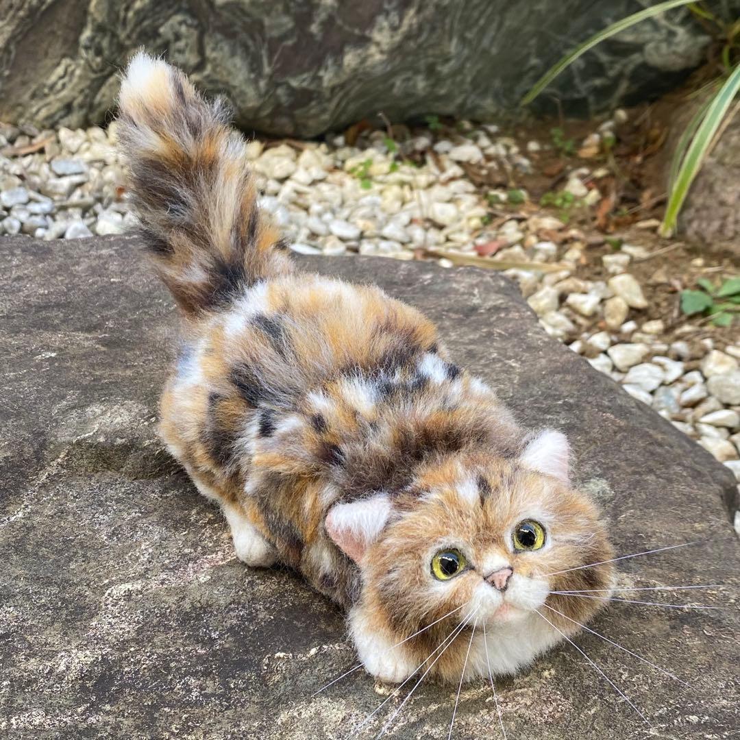 羊毛フェルト猫　全身　リアル可愛い三毛のサイベリアン