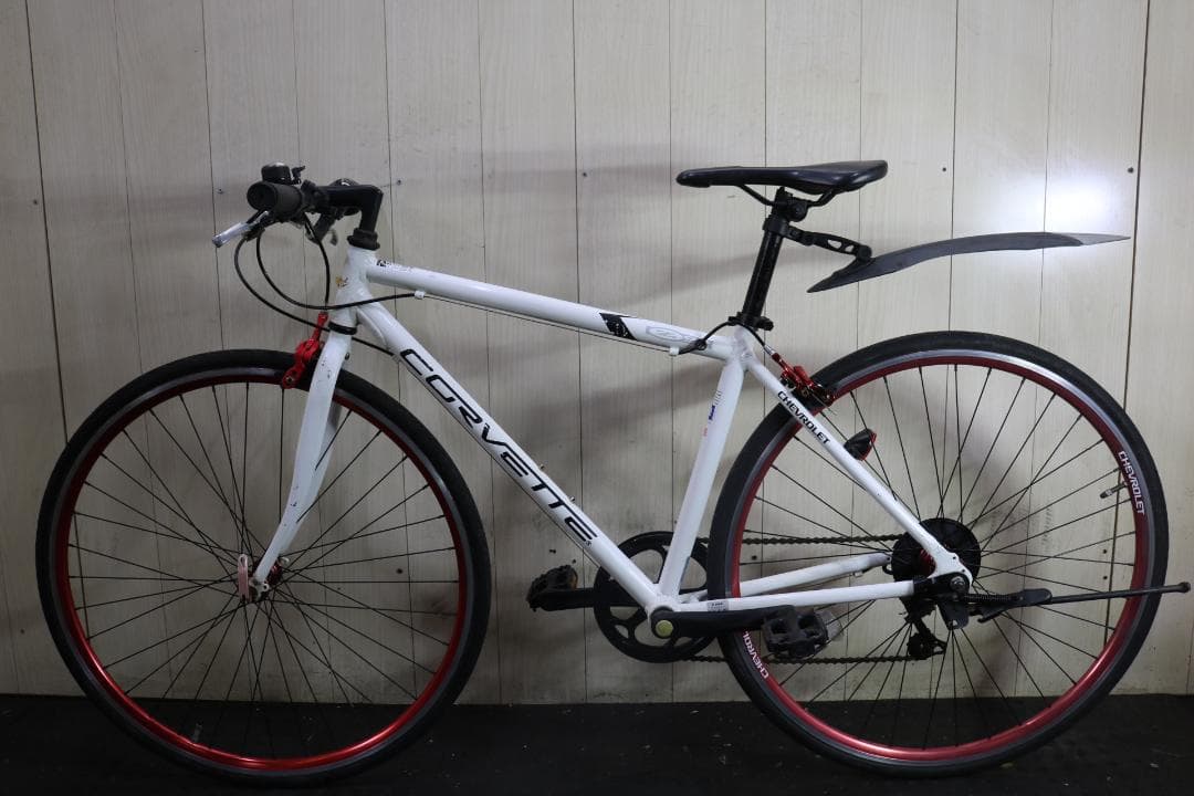 シボレーコルベット 700C シマノ6速 440mm クロスバイク 白