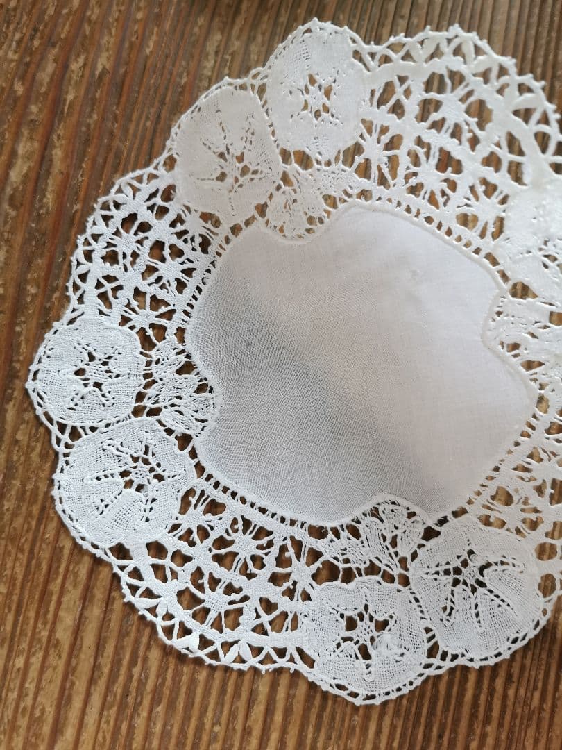 アンティーク 朝顔のボビンレース 十字架リネンドイリー イタリー? アメリカ購入