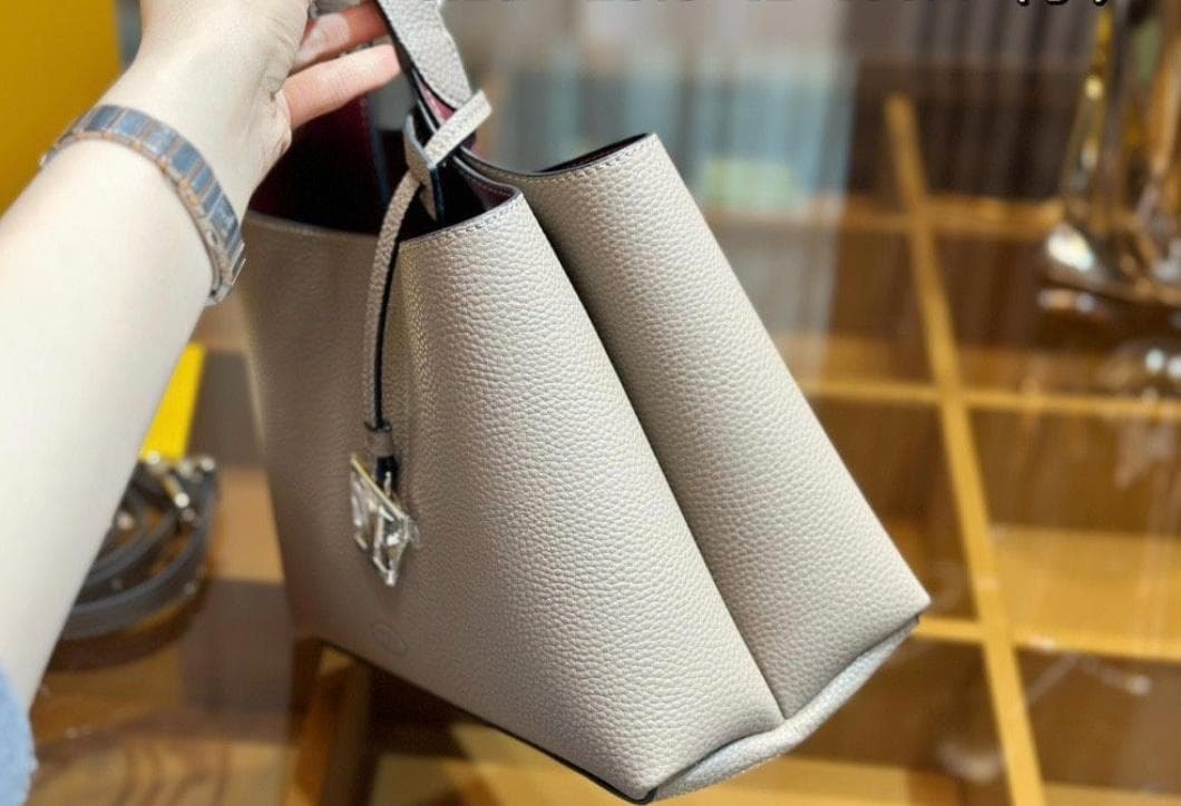 美品✨レザー 2WAYショルダーバッグ グレー