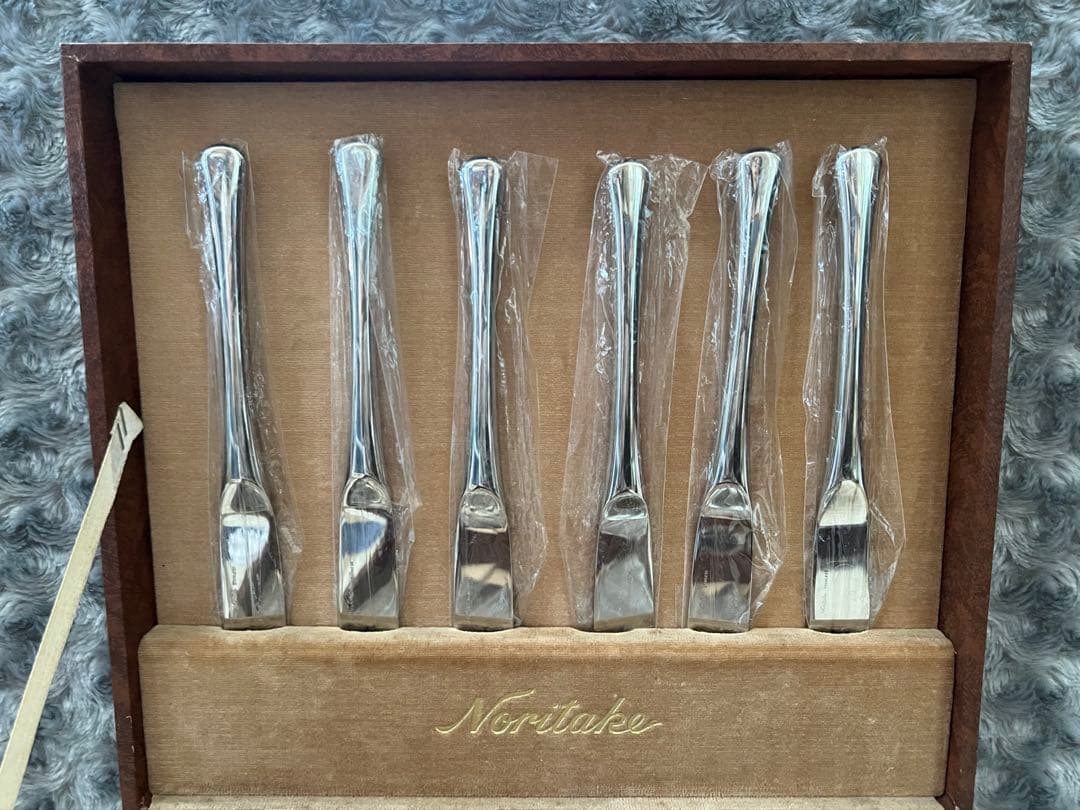 ノリタケ　カトラリーセット　エモーション　ディナーセット〈18本セット〉※ケース