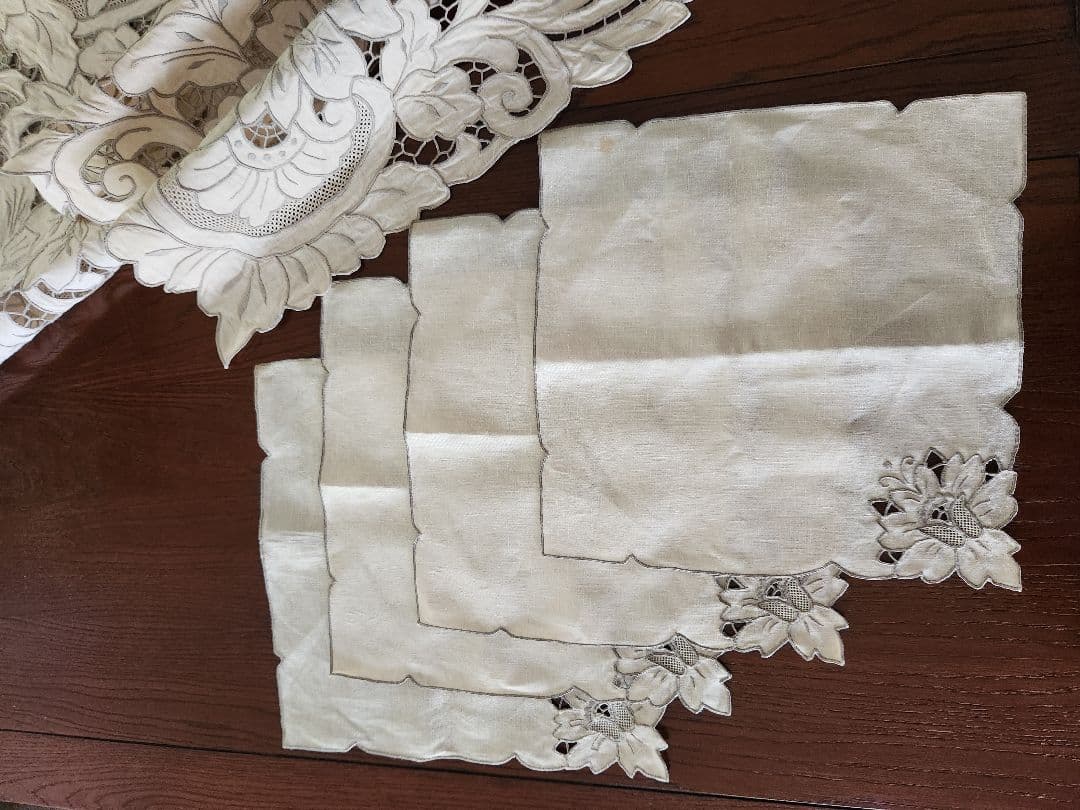 スワトウ刺繍 レース　テーブルクロス＋ テーブルナプキン４枚