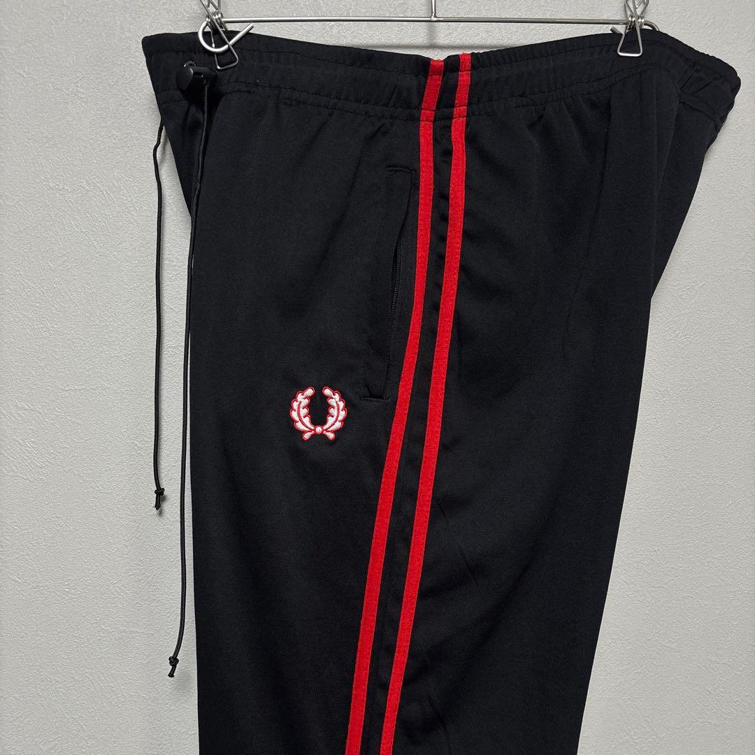FRED PERRY フレッドペリー ジャージ パンツズボン M 黒 ブラック赤