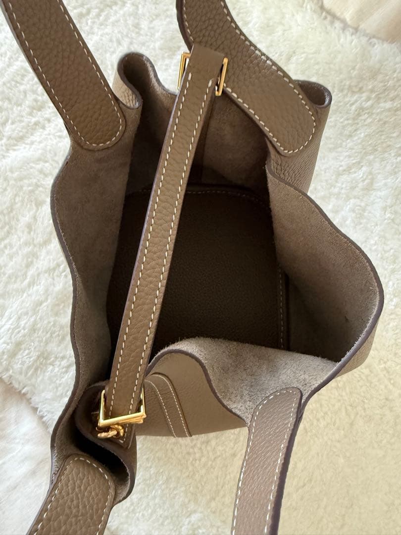 新品本革キューブ型バッグ　レザーハンドバッグ　新品レザーバック