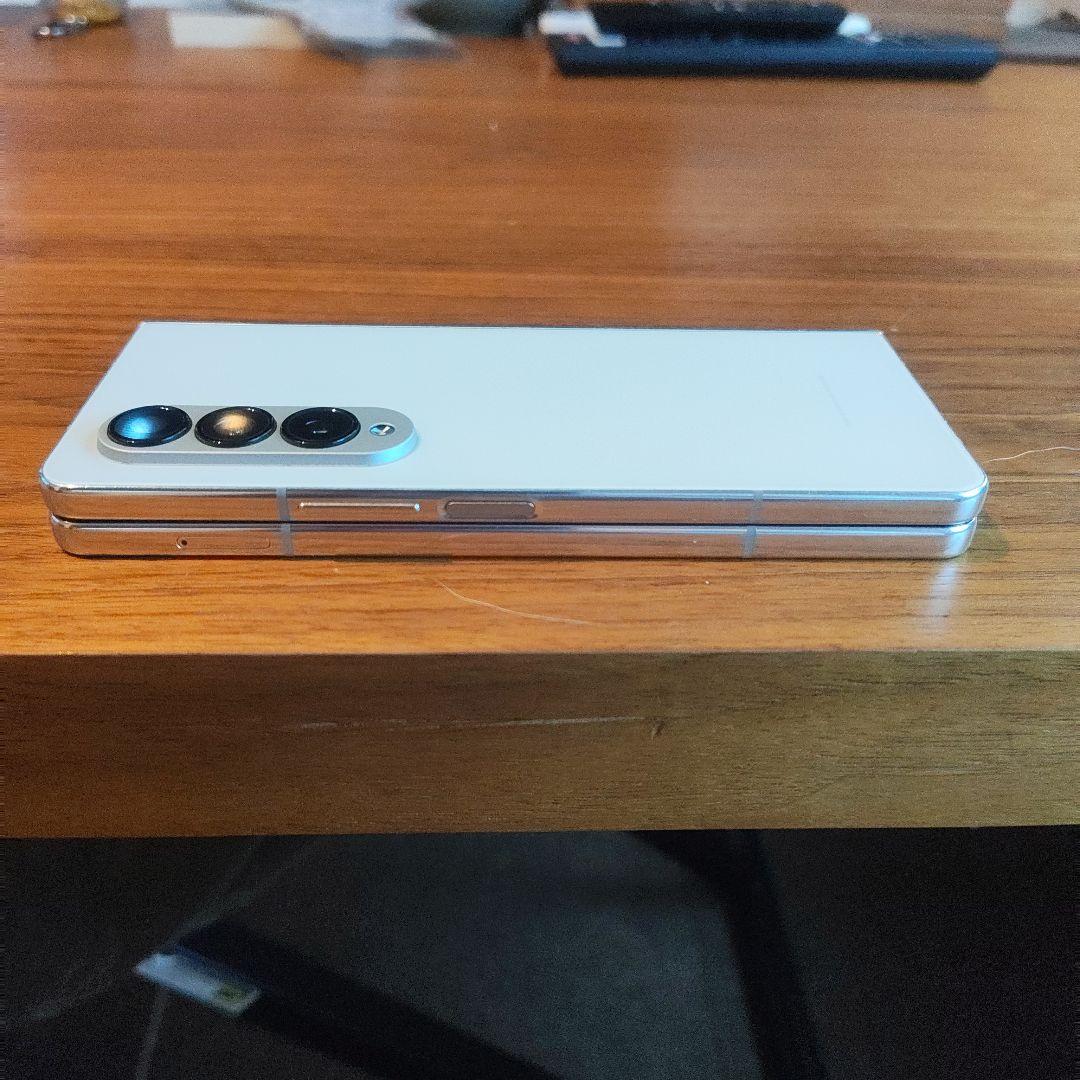 Samsung Galaxy Z Fold4 白色？ ケース 箱付き