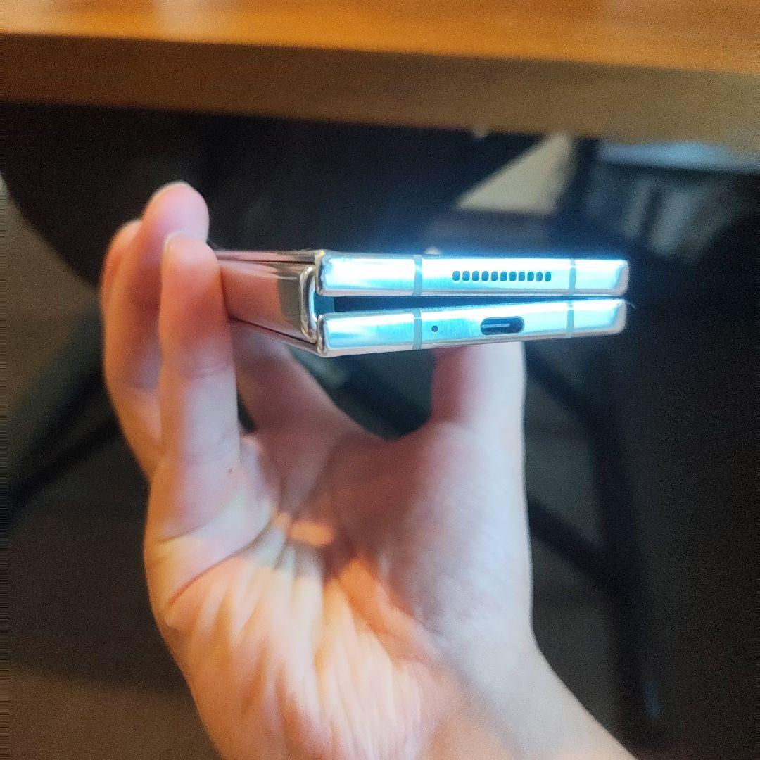 Samsung Galaxy Z Fold4 白色？ ケース 箱付き