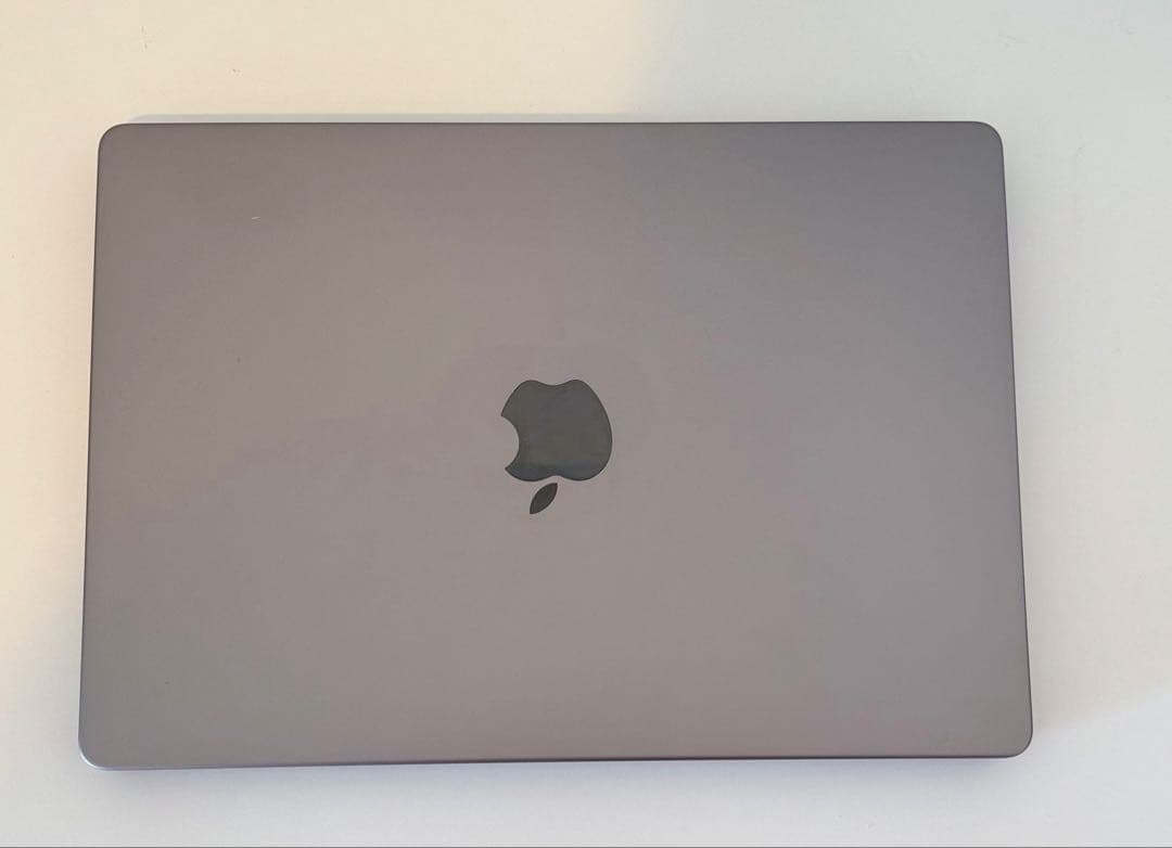 美品 Macbook Pro 2021 14インチ Office付ける