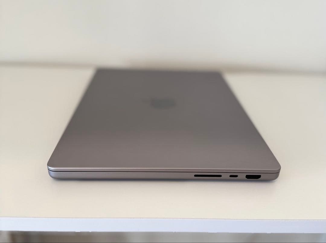 美品 Macbook Pro 2021 14インチ Office付ける