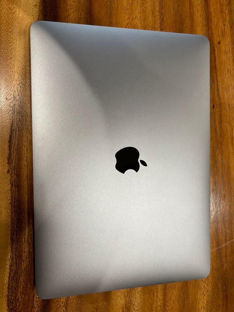 Apple MacBook シルバー 中古　充放電回数40回