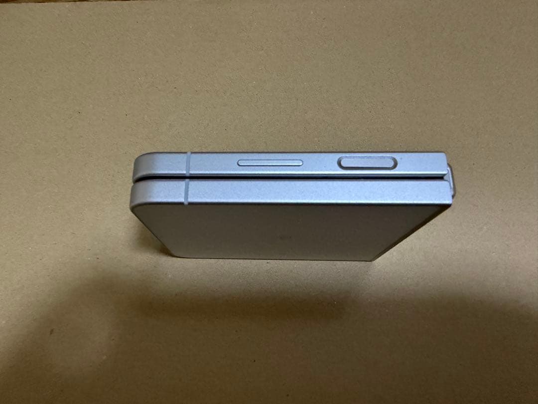 Libero Flip スマートフォン 128gb ゴールド ヒンジ欠けあり