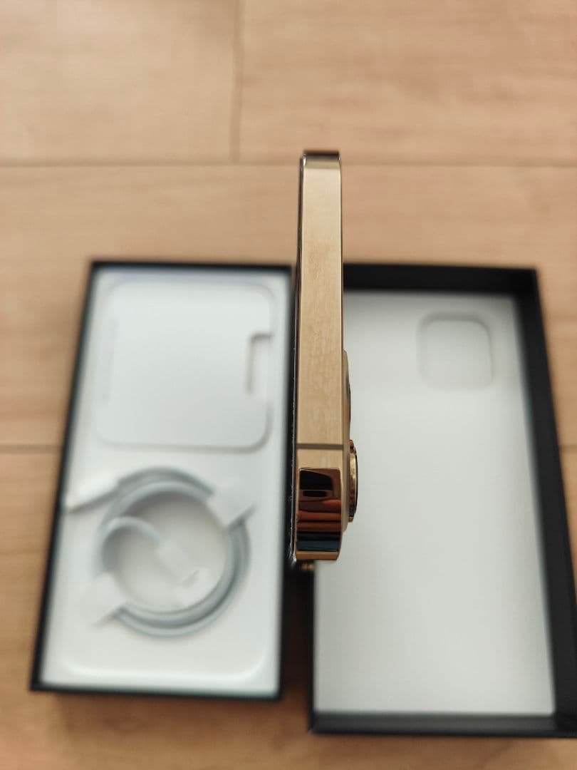 超美品iPhone 12 Pro Maxゴールド本体、元箱付き