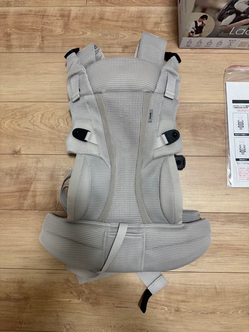 【付属品完備★美品】アップリカ・ラクリス 抱っこ紐 ホワイトアッシュ