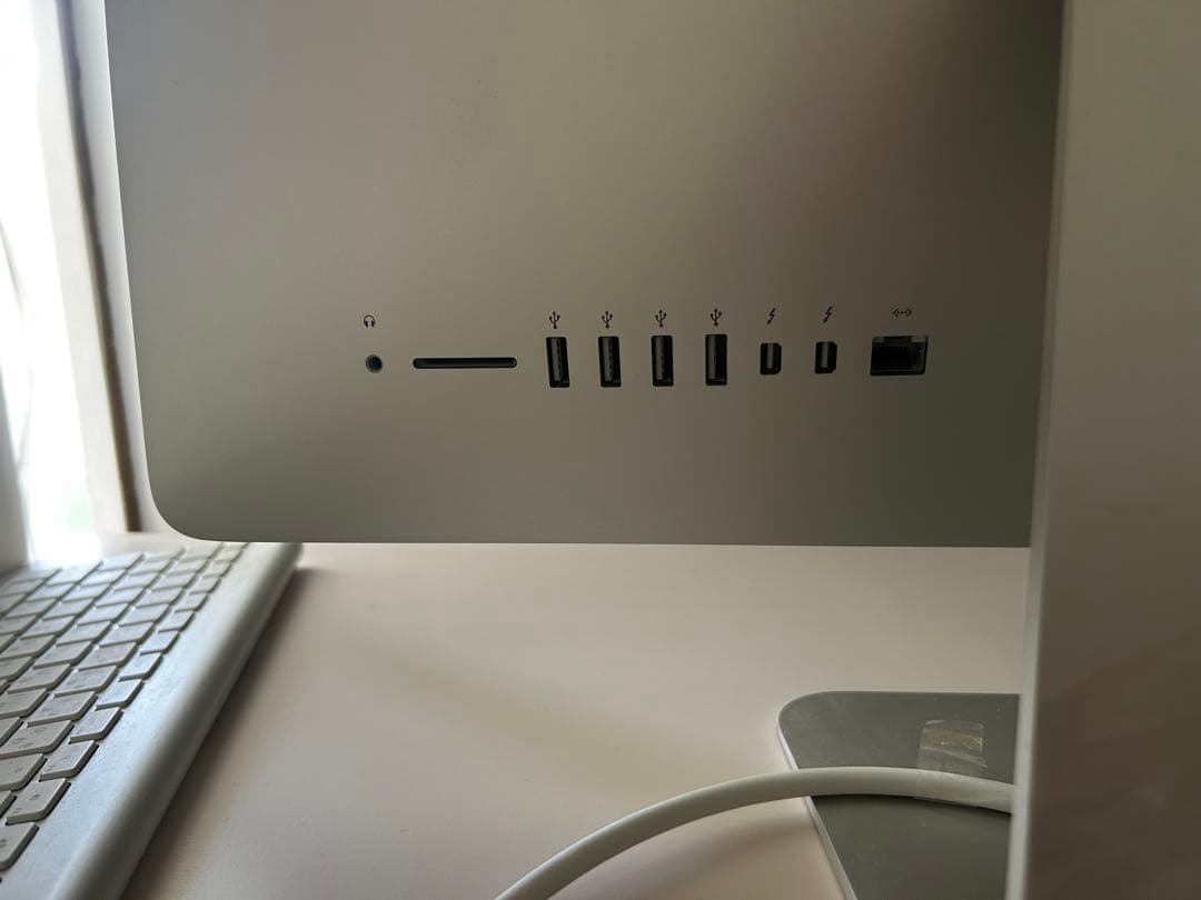 i MAC 21.5インチ LEDバックライトディスプレイ 2013