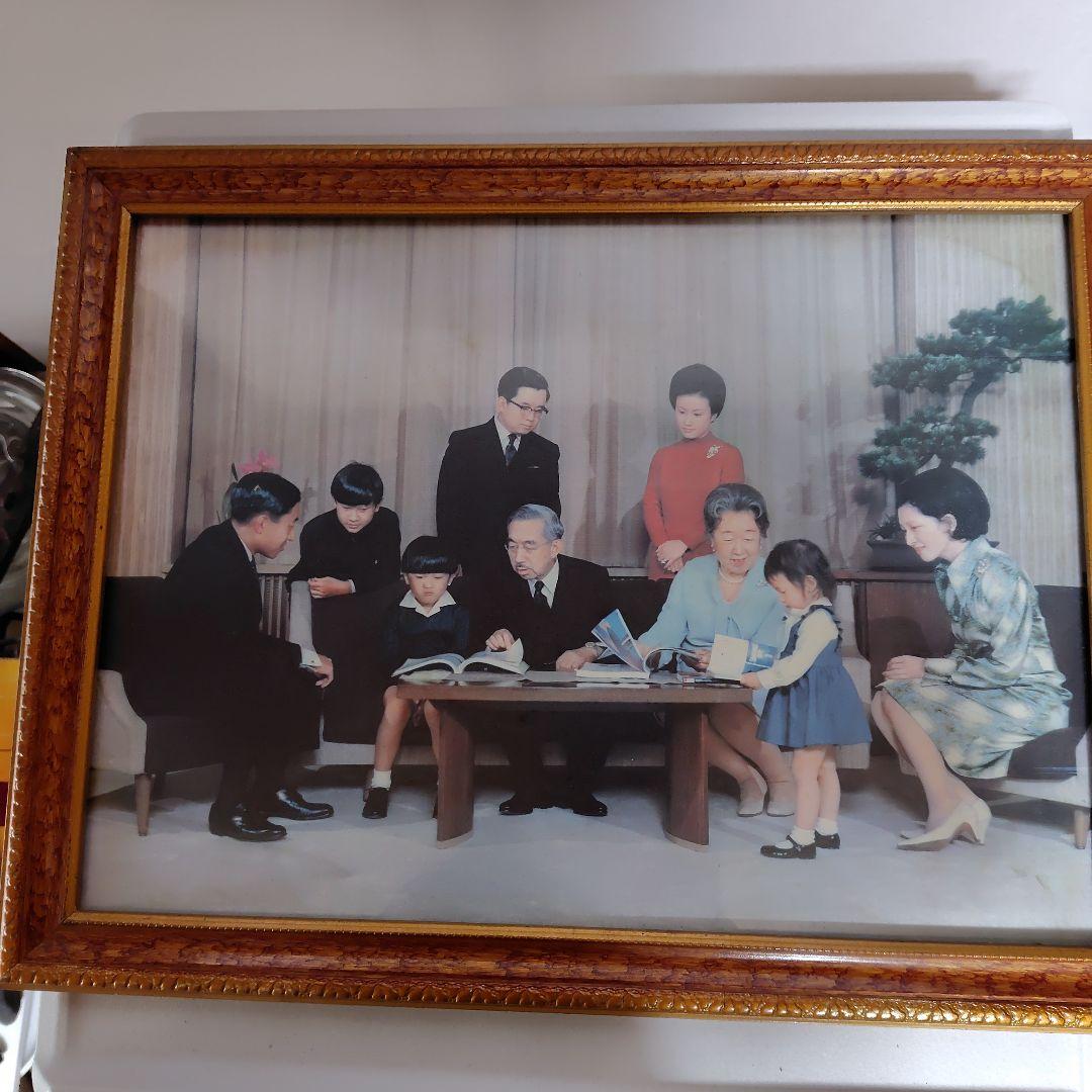 家族の集合写真 金色フレーム