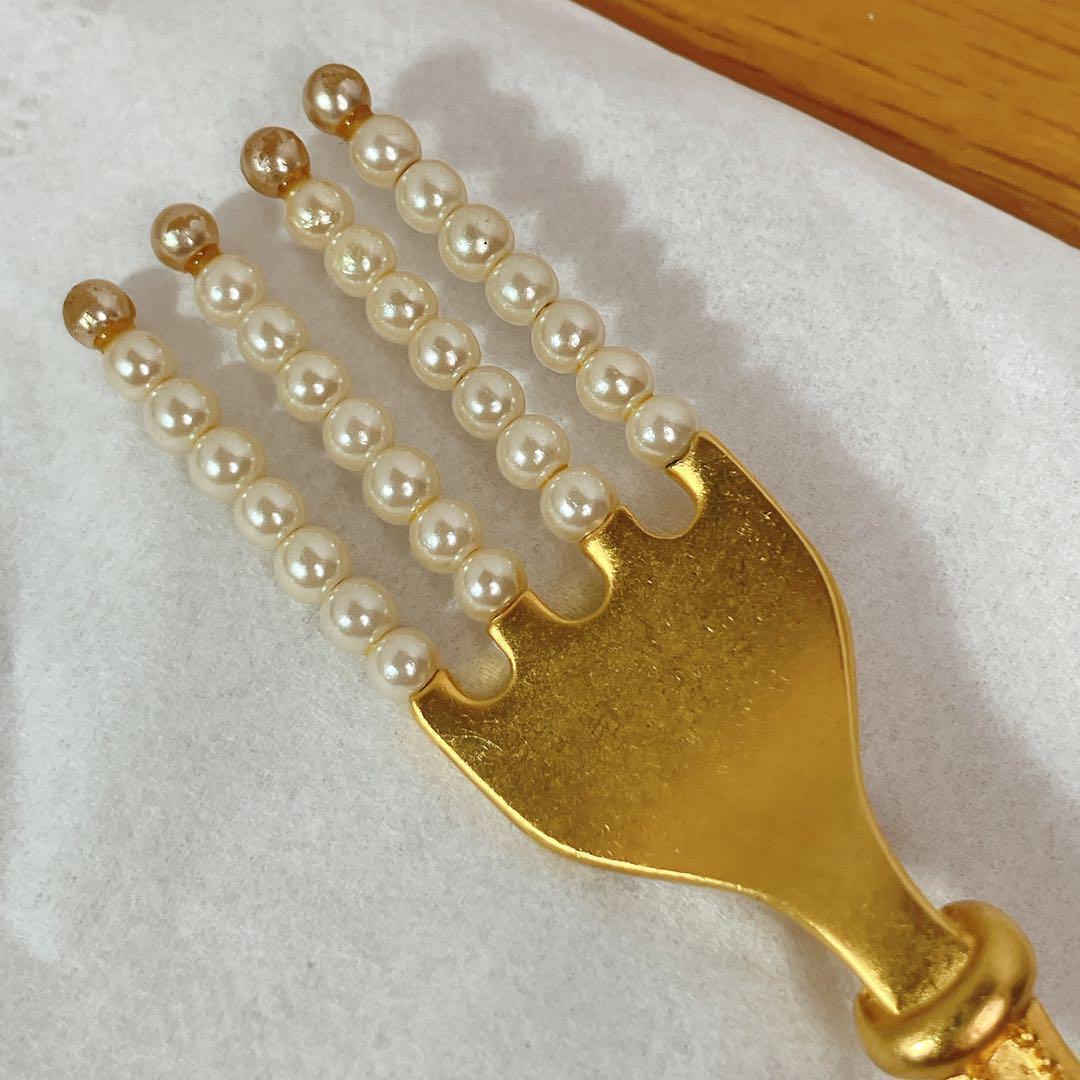 KARL LAGERFELD？ ブローチ フォーク モチーフ 4連 パール