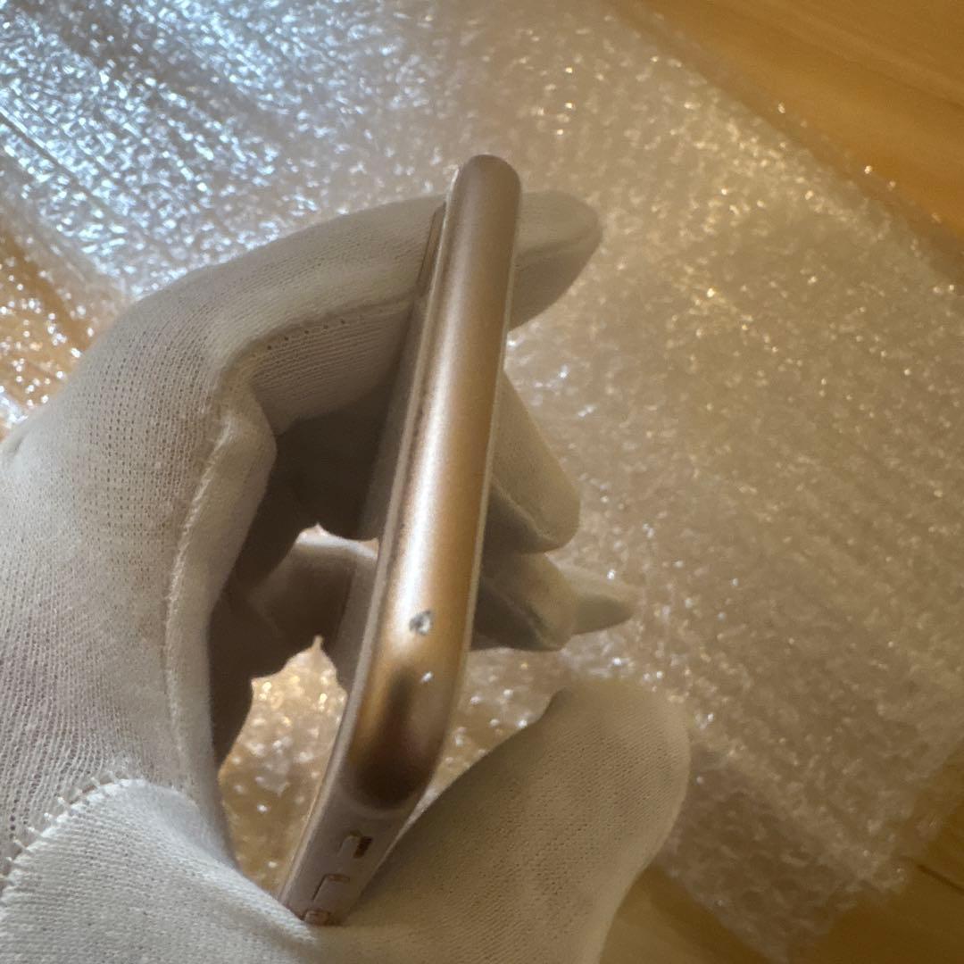 iPhone 8 ゴールド本体