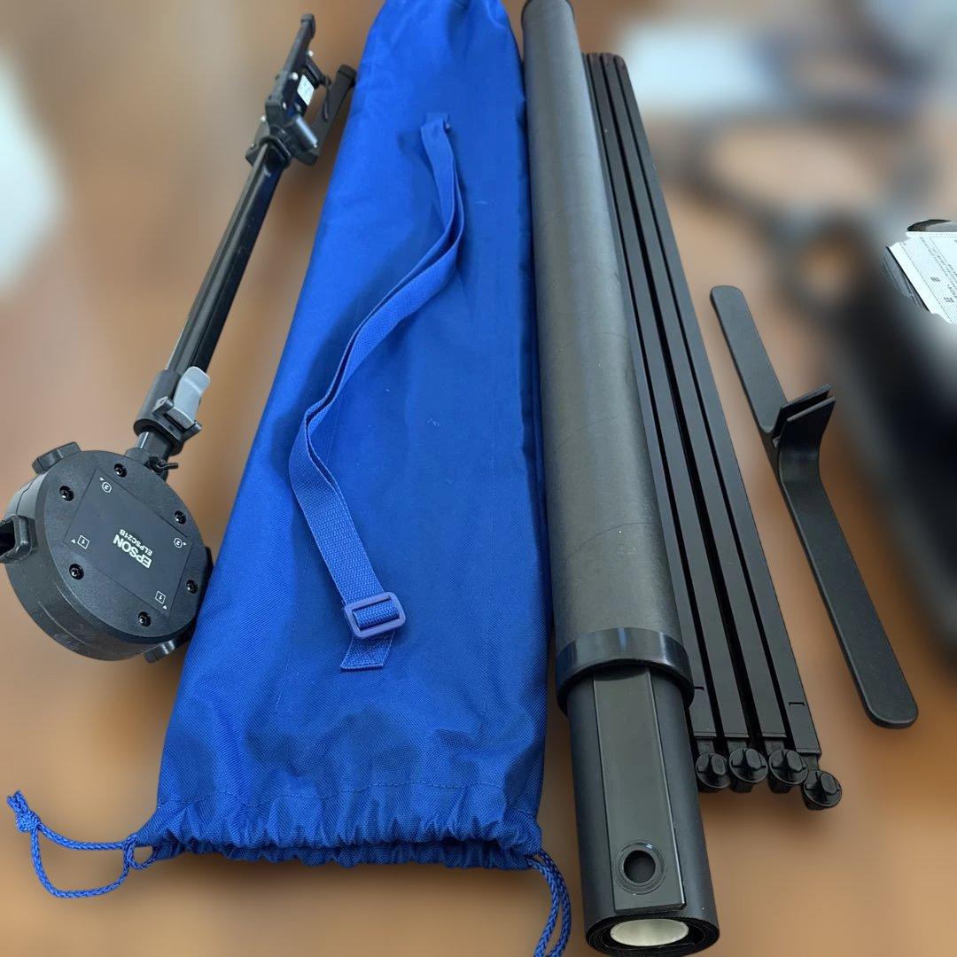 プロジェクター本体、モバイルスクリーンセット【値下げ交渉応じます】