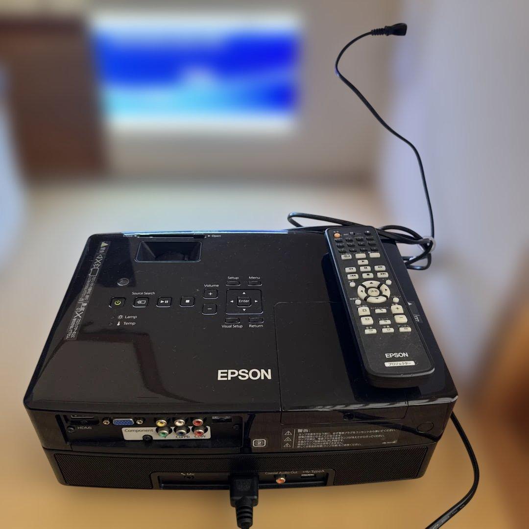 プロジェクター本体、モバイルスクリーンセット【値下げ交渉応じます】