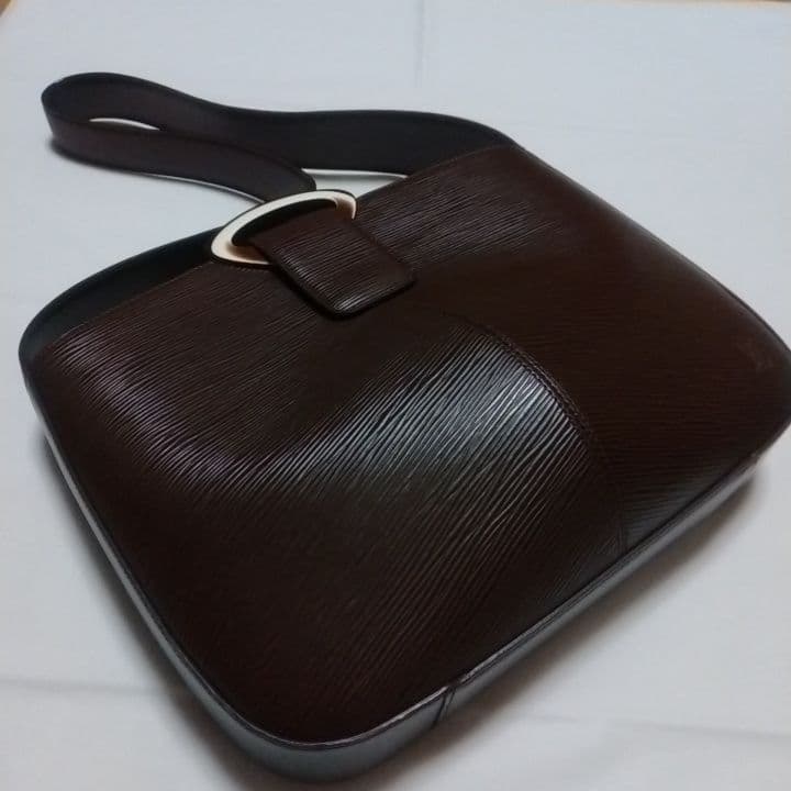 Louis Vuitton ルイヴィトン エピ レヴリ モカ ショルダーバッグ