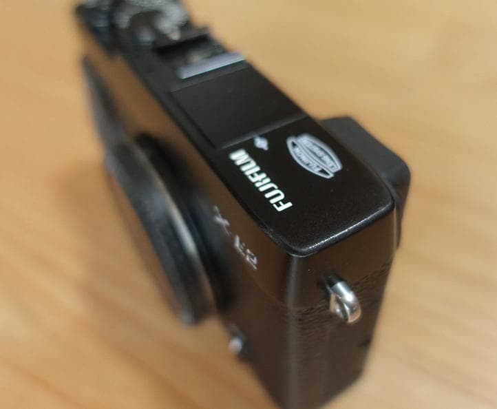 富士フイルム X-E2 ボディ ブラック_カメラブラケット付き