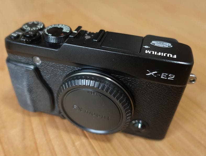 富士フイルム X-E2 ボディ ブラック_カメラブラケット付き