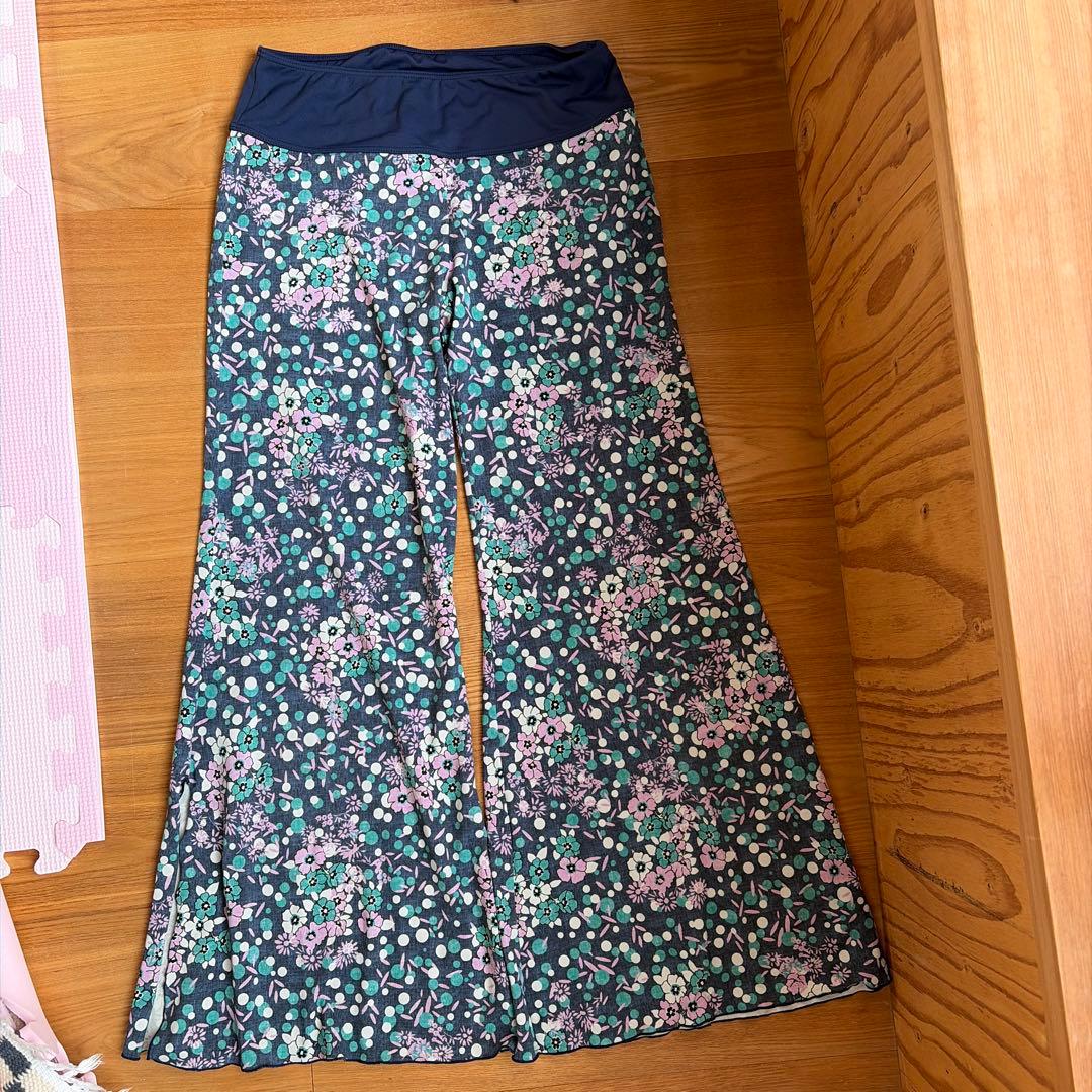 【Chacott チャコット】ヨガウェア フレアパンツ　タンクトップセット　花柄