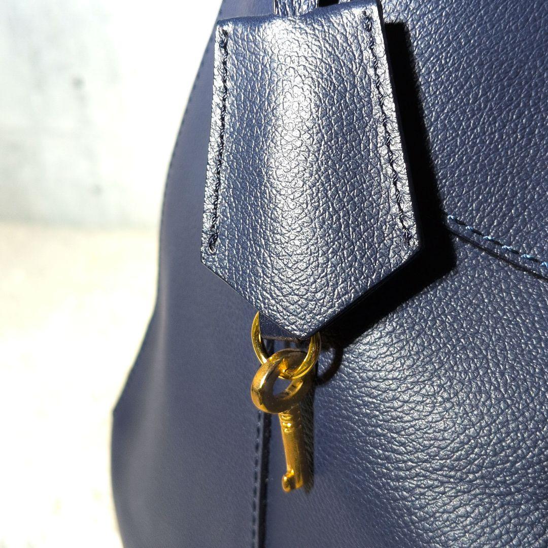 【極美品 A4◎】ハマノ　ペアシェイプ　トートバッグ　カデナ　シボ革　ネイビー