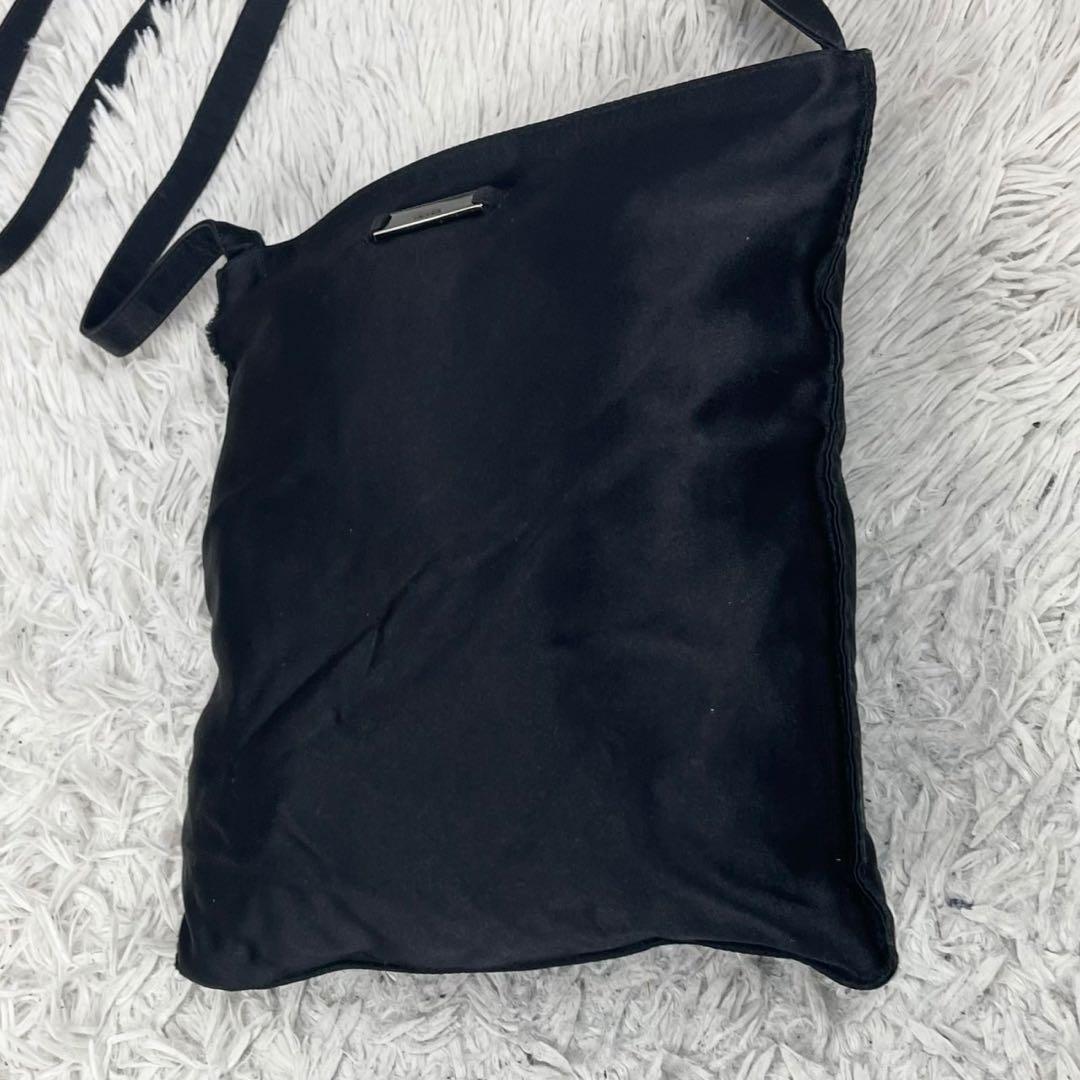 美品 プラダ サテン ショルダーバッグ ロゴプレート ファスナー ブラック