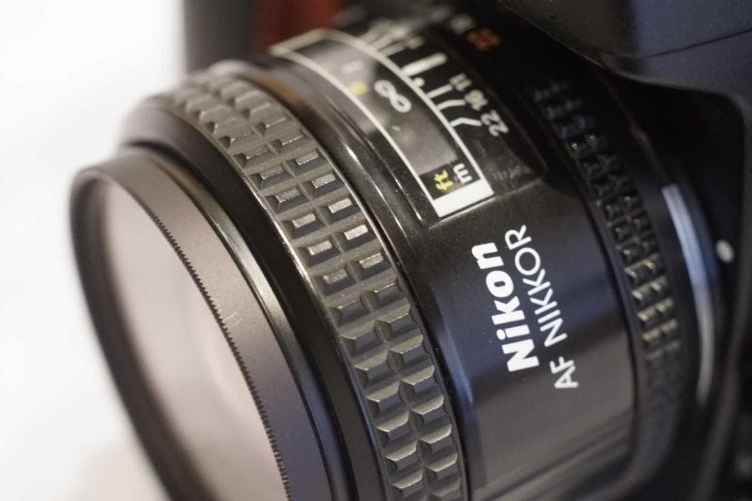 ニコンF100　ワンオーナー　AFニッコール35ミリF2つき　カメラ使用僅少美品