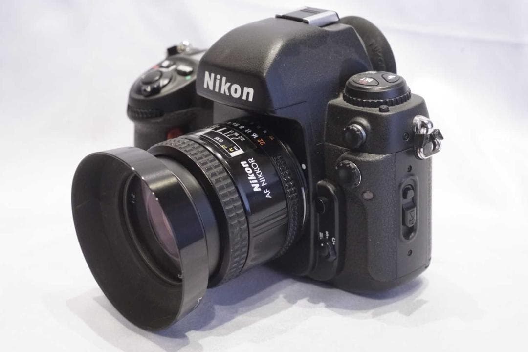 ニコンF100　ワンオーナー　AFニッコール35ミリF2つき　カメラ使用僅少美品