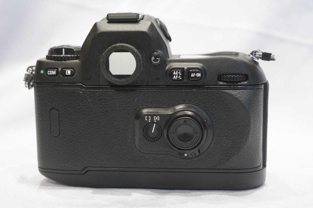 ニコンF100　ワンオーナー　AFニッコール35ミリF2つき　カメラ使用僅少美品